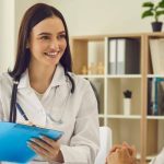 Cómo elegir seguro médico obligatorio para extranjeros en España