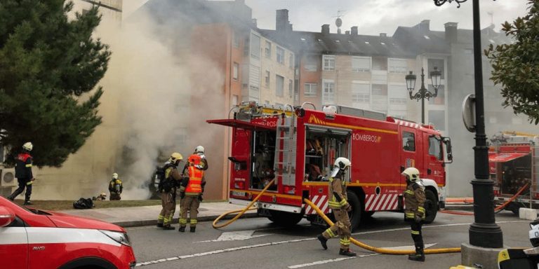 Incendio en un bloque de viviendas en Rubí, Barcelona dejó 3 muertos