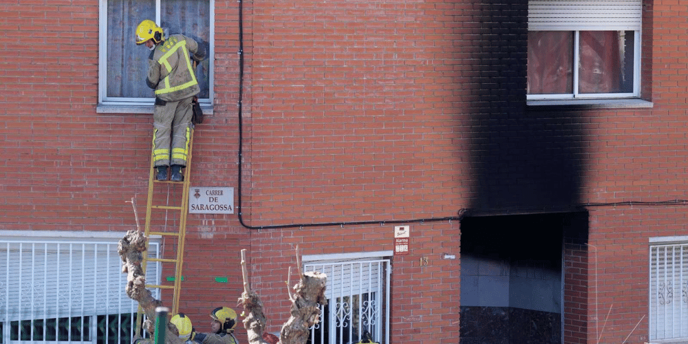 Incendio en un bloque de viviendas en Rubí, Barcelona dejó 3 muertos