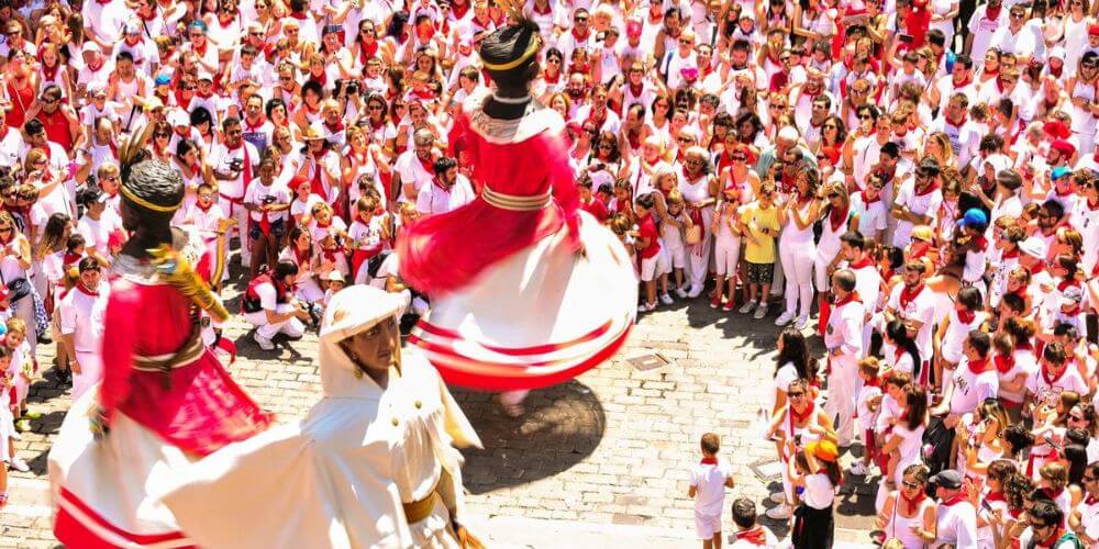 Pamplona-bares-y-restaurantes-se-preparan-para-las-fiestas-de-San-Fermin-fiesta-tradicion-migrandoaeuropa.com