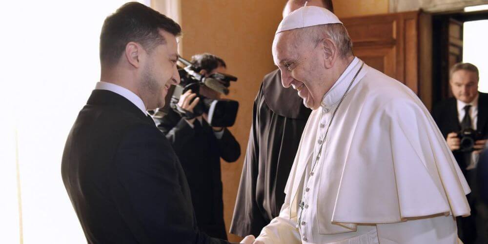 guerra-en-Ucrania-papa-Francisco-envia-al-cardenal-Zuppi-a-Kiev-para-intentar-mediacion-visita-zelenzki-vaticano-migrandoaeuropa.com