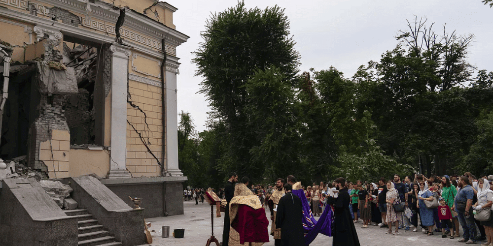 Ucrania: ataques con misiles rusos destruyen una histórica catedral de Odesa