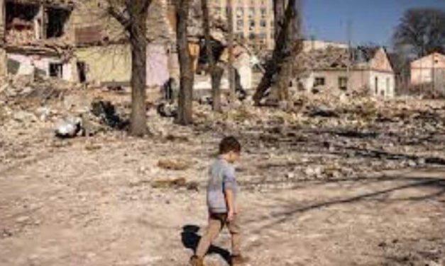 Niños ucranianos enfrentan su cuarto curso escolar con carencias en el aprendizaje por la guerra y la pandemia