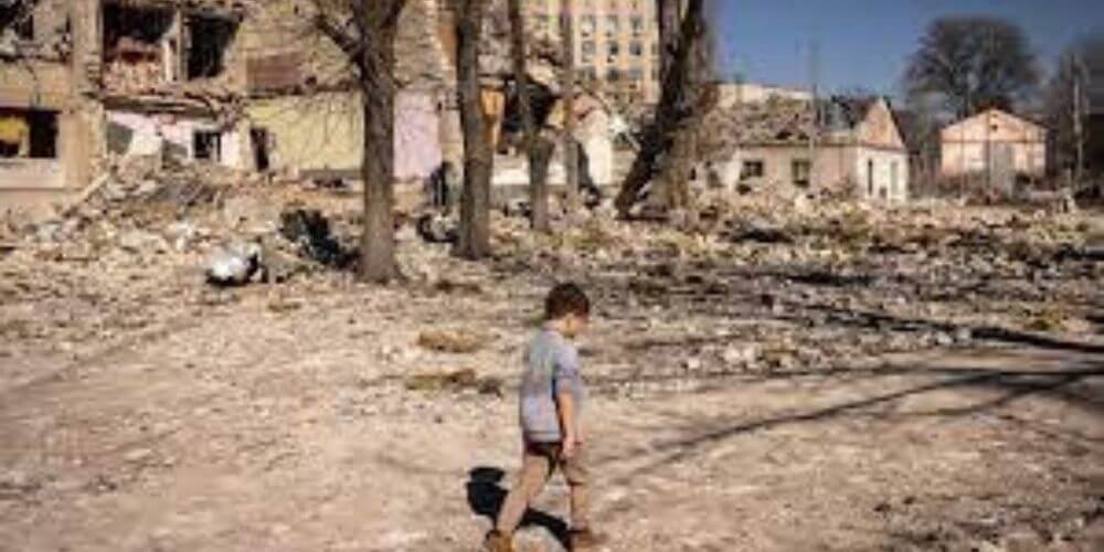 Niños ucranianos enfrentan su cuarto curso escolar con carencias en el aprendizaje por la guerra y la pandemia