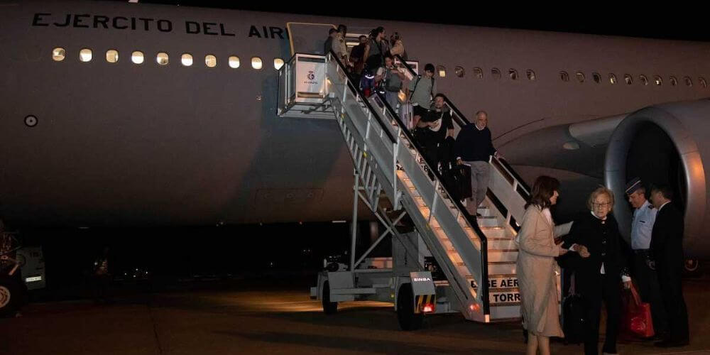 Madrid-llega-el-primer-avion-con-200-repatriados-de-Israel-y-el-segundo-vuelo-parte-a-Tel-Aviv-primer-avion-migrandoaeuropa.com