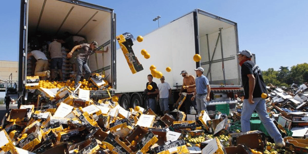 Transportistas de España denuncian el volcado de sus camiones en Francia y piden al Gobierno actuar