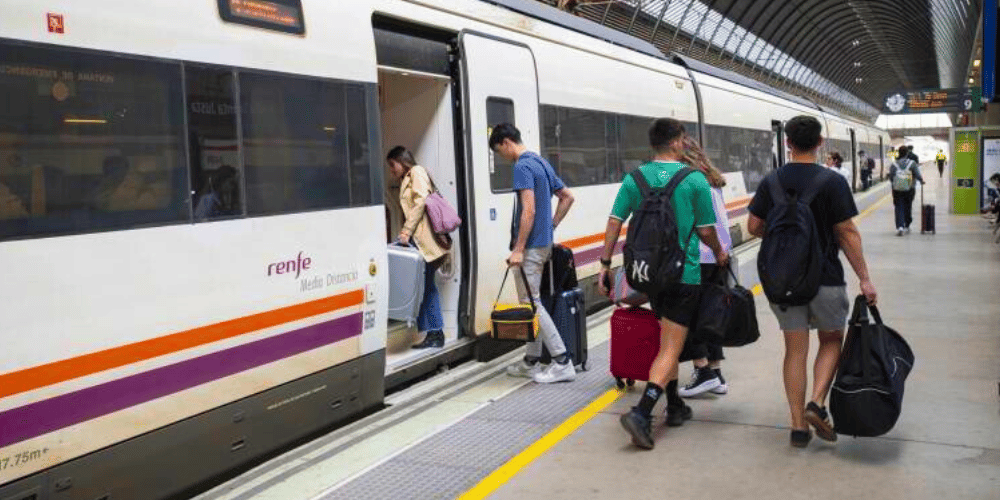 gobierno-renueva-los-descuentos-a-jovenes-para-viajar-este-verano-en-tren-y-autobus-por-españa-y-europa-migrandoaeuropa.com