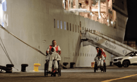 Crucero con destino a Tenerife rescata un cayuco con 67 supervivientes y 4 cadáveres