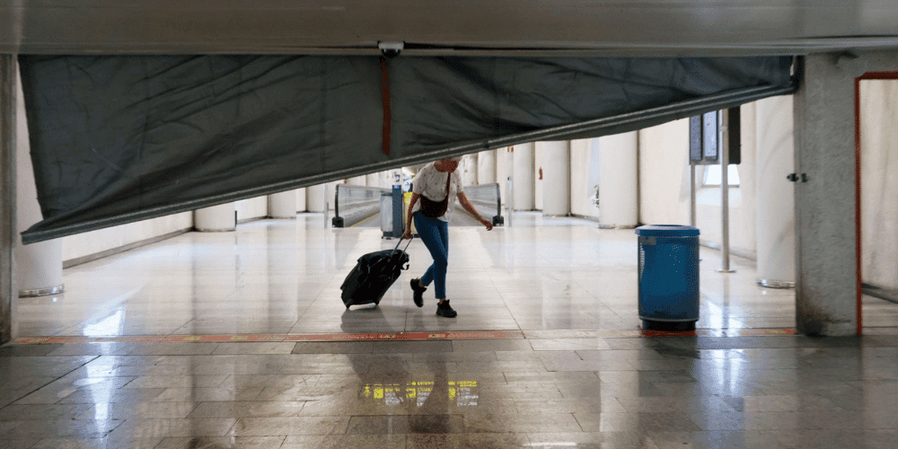 intensas-lluvias-e-inundaciones-obligan-a-cancelar-y-retrasar-vuelos-en-el-aeropuerto-de-palma-de-mayorca-migrandoaeuropa.com