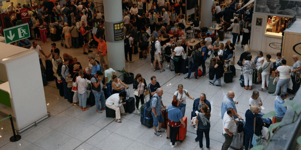 Intensas lluvias e inundaciones obligan a cancelar y retrasar vuelos en el aeropuerto de Palma de Mallorca