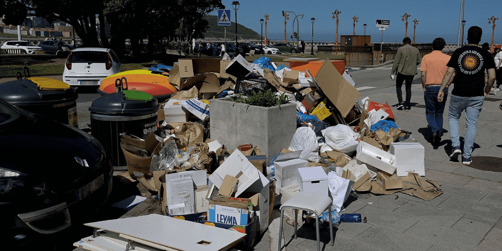 Ayuntamiento de A Coruña declara emergencia sanitaria por huelga de basura