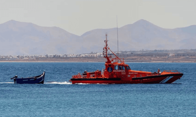 Rescatan a 8 migrantes en aguas de Benidorm y suspenden la búsqueda de otros 3 desaparecidos