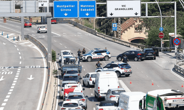 Los Mossos activan el operativo “Jaula” para intentar localizar a Puigdemont