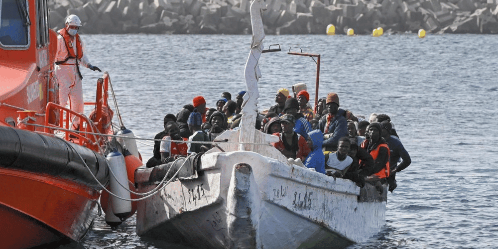 llegan-cayucos-la-gomera-el-hierro-migrantes-migrandoaeuropa.com