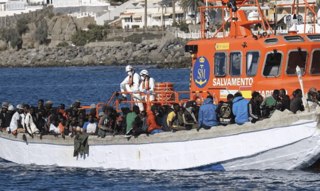 Llegan otros 2 cayucos a La Gomera y a El Hierro con 212 migrantes  