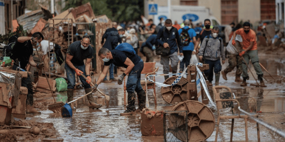 dana-en-valencia-mes-luchando-contra-lodo-migrandoaeuropa.com