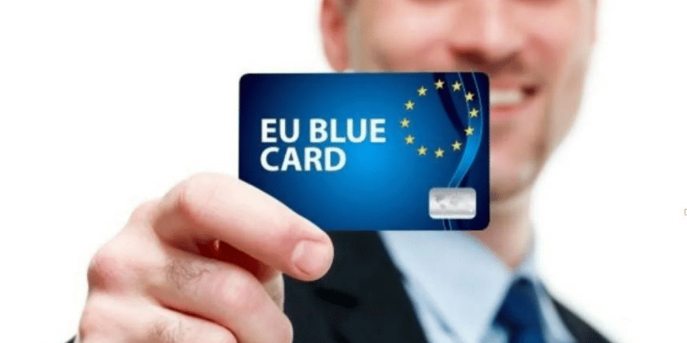 blue-card-alemania-requisitos-para-trabajadores-cualificados-y-guia-para-extranjeros-tarjeta-azul-migrandoaeuropa.com