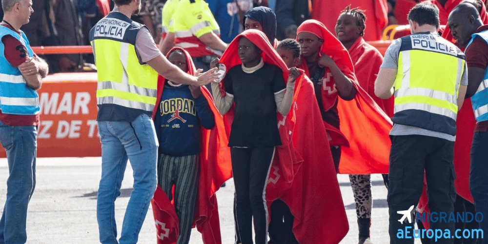 El Gobierno aprueba el traslado de 3.000 menores migrantes desde Canarias, Ceuta y Melilla