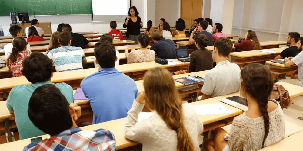 Aula de Bachillerato Internacional en Cataluña, instituto público donde la enseñanza se imparte en catalán
