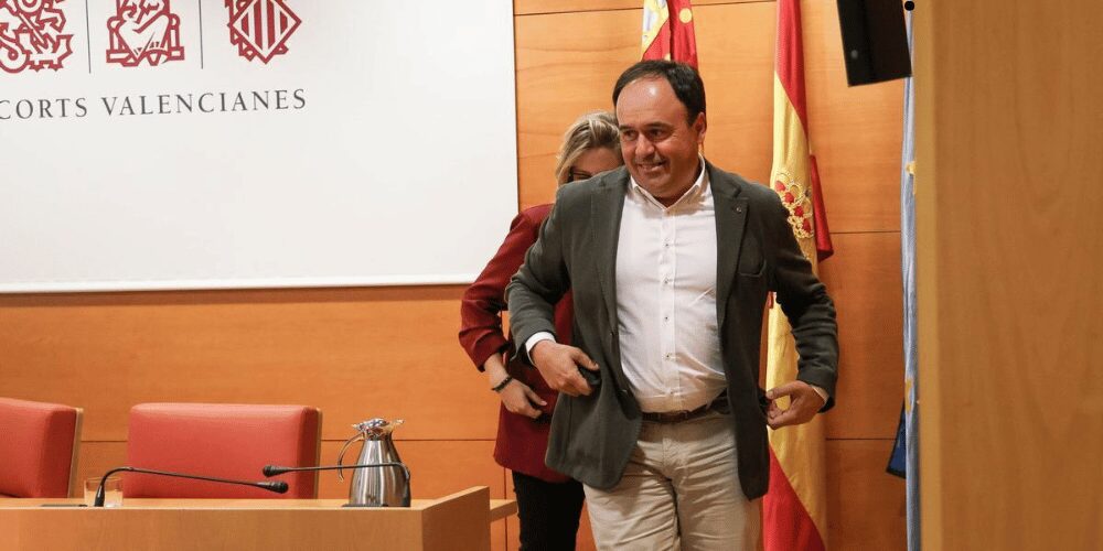 Juanfran Pérez Llorca, nuevo candidato del PP a la Generalitat Valenciana, hablando ante los medios de comunicación