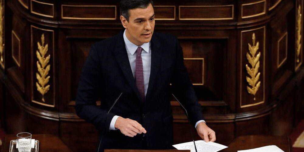 Gobierno en minoría: Pedro Sánchez durante su intervención en el Congreso de los Diputados en el debate de investidura