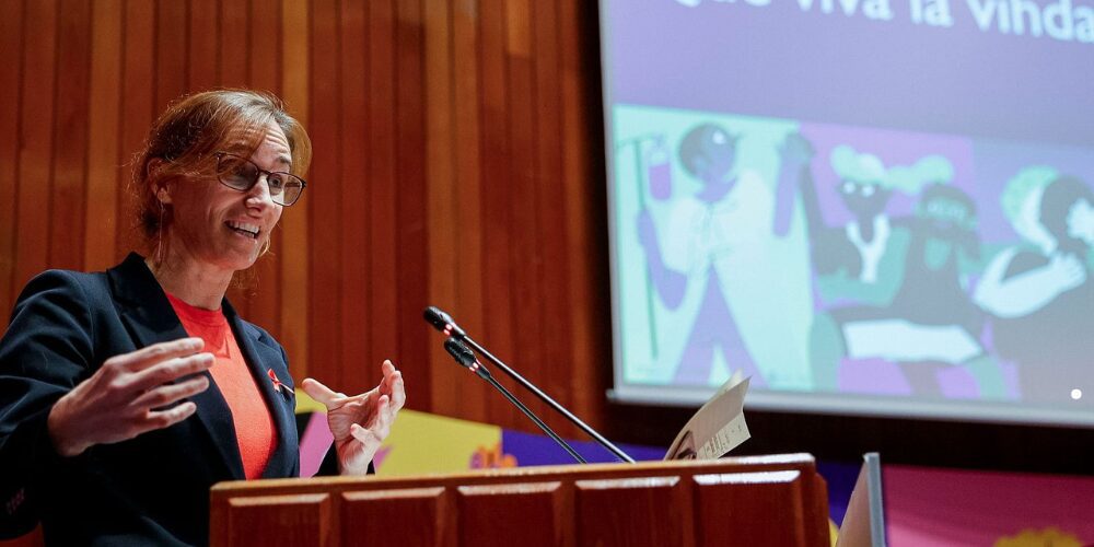 Ministra de Sanidad, Mónica García, durante su intervención en el acto del Día Mundial del Sida 2024 en España.